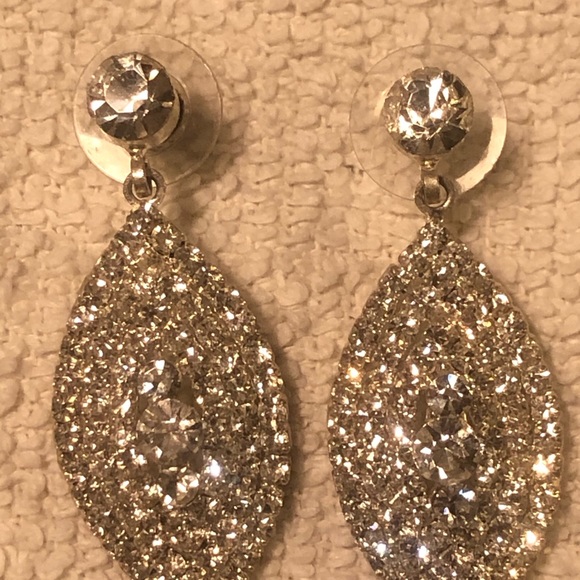 Gorgeous Rhinestone Stud Drop Earrings - Picture 5 of 9